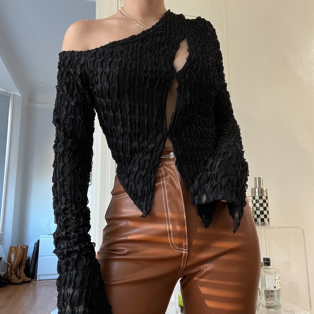 Asymmetrical textured long sleeve key hole cut out top